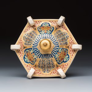 A Japanese Satsuma pagoda-shaped box and cover — foto 8