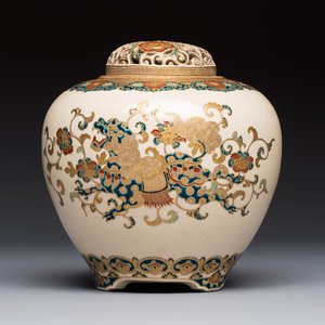 A Japanese Satsuma 'Shishi' koro, Kagayama 加賀山 mark, Meiji, 19th C. — photo 1