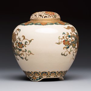 A Japanese Satsuma 'Shishi' koro, Kagayama 加賀山 mark, Meiji, 19th C. — photo 2