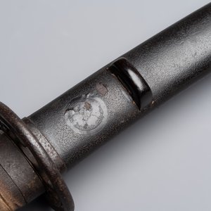 A Japanese wakizashi, signed Izumi no Kami Kanesada, with koshirae, Edo, 18/19th C. — 照片 13
