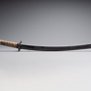 A Japanese wakizashi, signed Izumi no Kami Kanesada, with koshirae, Edo, 18/19th C. — 照片 4