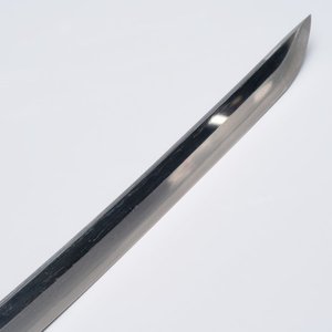 A Japanese wakizashi, signed Izumi no Kami Kanesada, with koshirae — photo 12