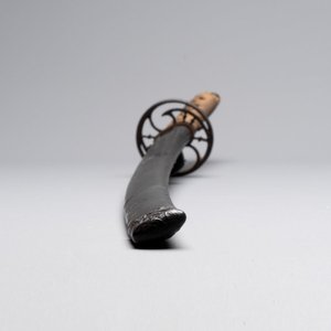 A Japanese wakizashi, signed Izumi no Kami Kanesada, with koshirae — photo 16