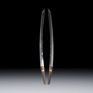 A Japanese wakizashi, signed Izumi no Kami Kanesada, with koshirae — photo 3
