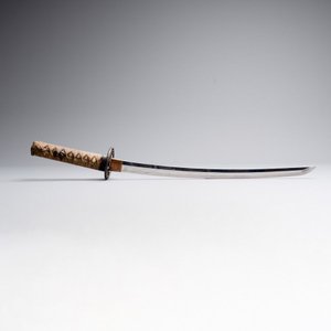 A Japanese wakizashi, signed Izumi no Kami Kanesada, with koshirae — photo 6