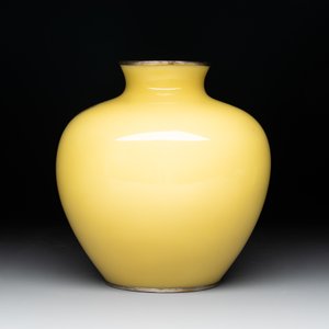 A Japanese yellow-ground cloisonné 'phoenix' vase, Meiji/Taisho, 19/20th C. — photo 3