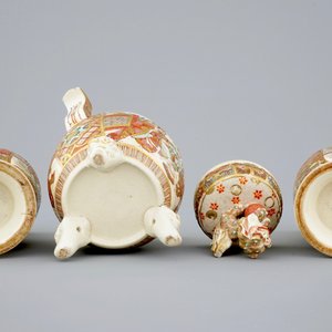 A Japanse three-piece Satsuma garniture, Meiji, ca. 1900 — photo 6