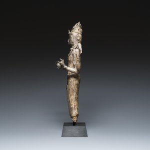A Javanese bronze Majapahit sculpture of the god Shiva, Indonesia, probably 14th C. — photo 5