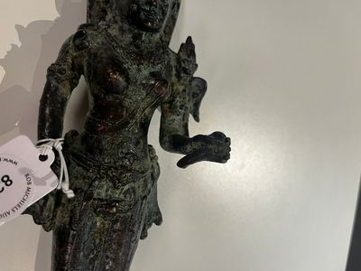 A Javanese bronze Majapahit sculpture of the goddess Dewi Tara, Indonesia, probably 14th C. — 照片 3