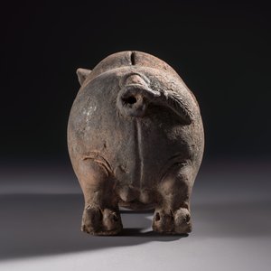 A Javanese terracotta boar-shaped money bank, probably Majapahit Kingdom, 15th C. — photo 2