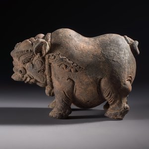 A Javanese terracotta boar-shaped money bank, probably Majapahit Kingdom, 15th C. — photo 5