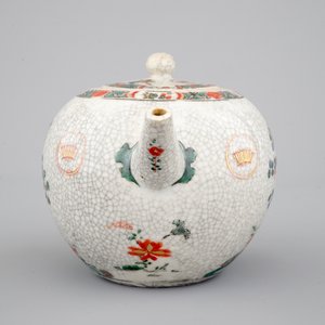 Een famille verte en craquelé glazuur theepot, Kangxi, ca. 1700 — foto 5