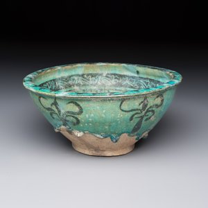 A Kashan black and turquoise pottery bowl with a calligraphic border — photo 1