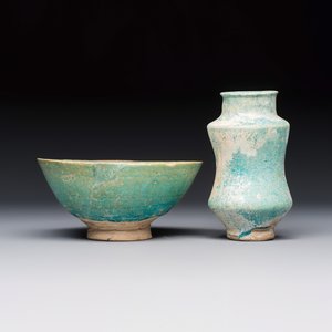A Kashan turquoise-glazed bowl and an albarello — photo 2