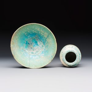 A Kashan turquoise-glazed bowl and an albarello — photo 6