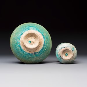 A Kashan turquoise-glazed bowl and an albarello — photo 7