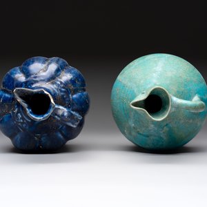 A Kashan turquoise-glazed ewer and a Nishapur blue-glazed ewer, Iran, 12th C. — photo 6