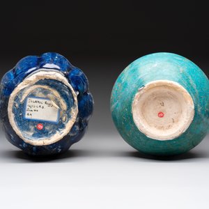 A Kashan turquoise-glazed ewer and a Nishapur blue-glazed ewer, Iran, 12th C. — photo 7