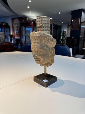 A Khmer Angkor Wat-style sandstone head of Shiva, probably 12th C. — photo 1
