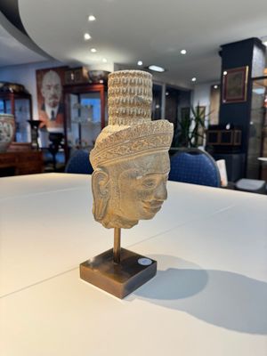 A Khmer Angkor Wat-style sandstone head of Shiva, probably 12th C. — photo 3