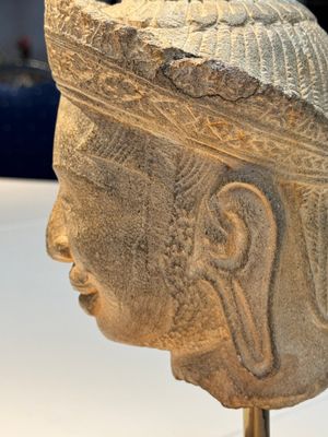 A Khmer Angkor Wat-style sandstone head of Shiva, probably 12th C. — photo 6