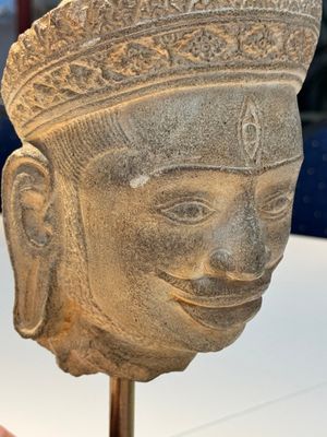 A Khmer Angkor Wat-style sandstone head of Shiva, probably 12th C. — photo 8