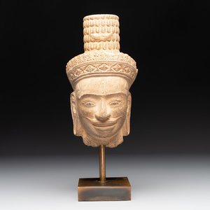 A Khmer Angkor Wat-style sandstone head of Shiva, probably 12th C. — photo 1