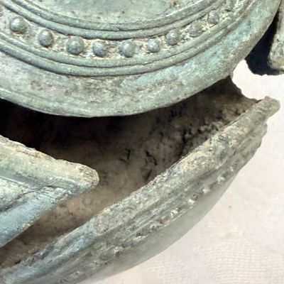 A Khmer bronze elephant bell, Angkor Wat period, Cambodia, 12/13th C. — foto 14