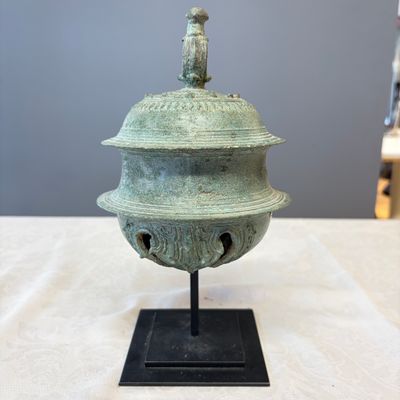 A Khmer bronze elephant bell, Angkor Wat period, Cambodia, 12/13th C. — foto 1
