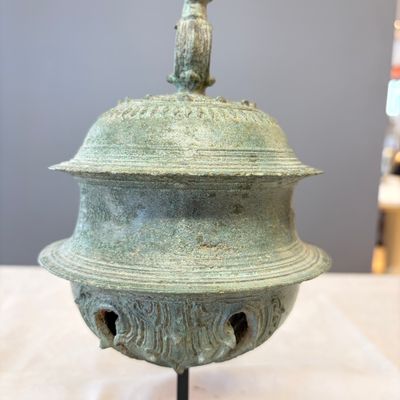 A Khmer bronze elephant bell, Angkor Wat period, Cambodia, 12/13th C. — foto 2