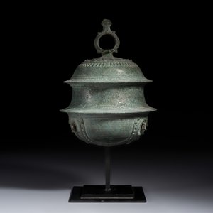A Khmer bronze elephant bell, Angkor Wat period, Cambodia, 12/13th C. — foto 2