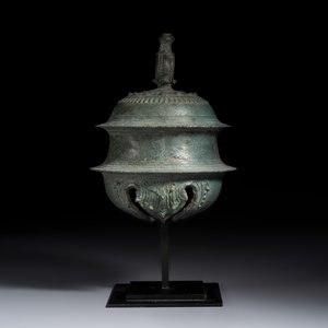 A Khmer bronze elephant bell, Angkor Wat period, Cambodia, 12/13th C. — foto 3