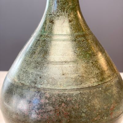 A Khmer bronze vase, Angkor Wat period, Cambodia, 12/13th C. — foto 6