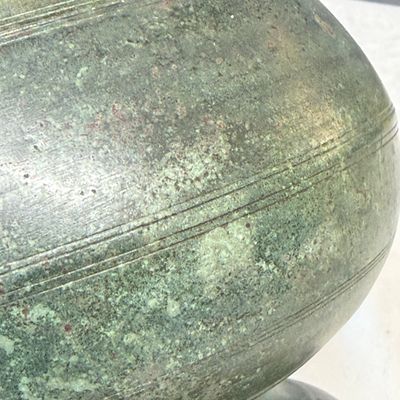 A Khmer bronze vase, Angkor Wat period, Cambodia, 12/13th C. — foto 11