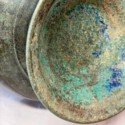 A Khmer bronze vase, Angkor Wat period, Cambodia, 12/13th C. — foto 17