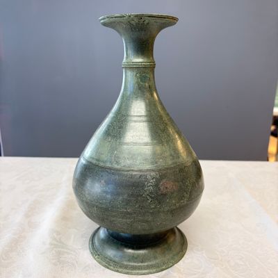 A Khmer bronze vase, Angkor Wat period, Cambodia, 12/13th C. — foto 2