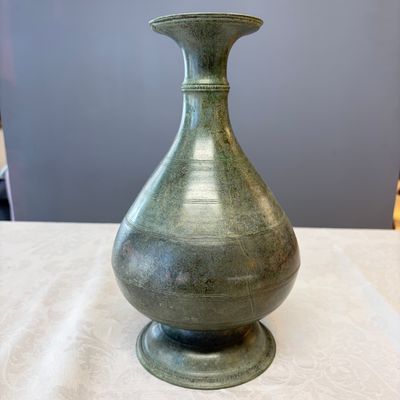 A Khmer bronze vase, Angkor Wat period, Cambodia, 12/13th C. — foto 3