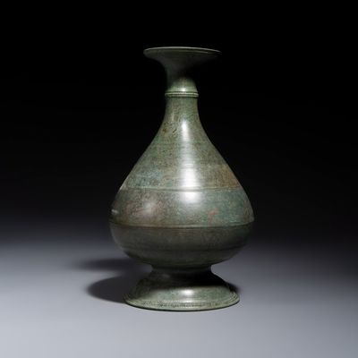 A Khmer bronze vase, Cambodia, Angkor Wat period, 12/13th C.