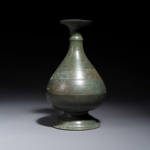 A Khmer bronze vase, Angkor Wat period, Cambodia, 12/13th C. — foto 1
