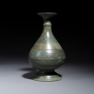 A Khmer bronze vase, Angkor Wat period, Cambodia, 12/13th C. — foto 2