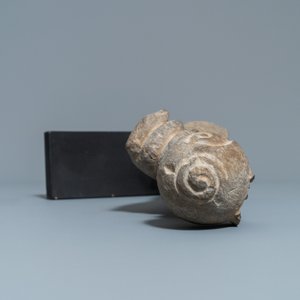 A Khmer schist stone fragment of Vishnu's arm, pre-Angkor, 7/9th C. — 照片 6
