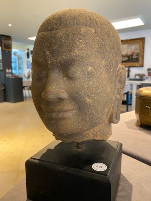 A Khmer stone head of Jayavarman VII in Bayon-style, Cambodia, probably 13th C. — 照片 1