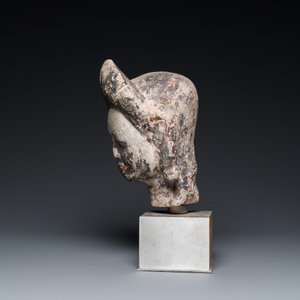 A Khmer stone head with traces of polychromy, Cambodia or Thailand, 13/16th C. — 照片 3