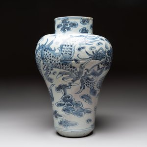 A Korean blue and white 'dragon' vase, Joseon, 19th C. — photo 2