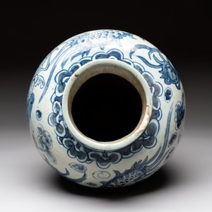 A Korean blue and white 'dragon' vase, Joseon, 19th C. — photo 5