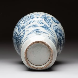 A Korean blue and white 'dragon' vase, Joseon, 19th C. — photo 6