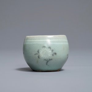 A Korean celadon-glazed decorated cup on stand, Goryeo or later — photo 8
