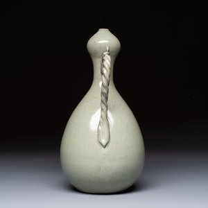 A Korean celadon-glazed ewer with twisted handle, 20th C. — photo 3