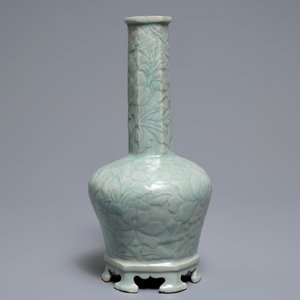 A Korean celadon-glazed vase with underglaze design, Goryeo or later — 照片 4