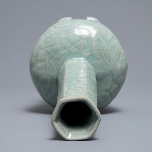 A Korean celadon-glazed vase with underglaze design, Goryeo or later — 照片 6
